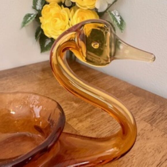 Vintage Amber Hand-Blown Glass Swan Candy or Trinket Dish – Mid-Century Elegance - Picture 2 of 6